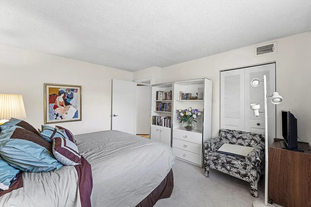 9283 Vista Del Lago Boca Raton FL 33428