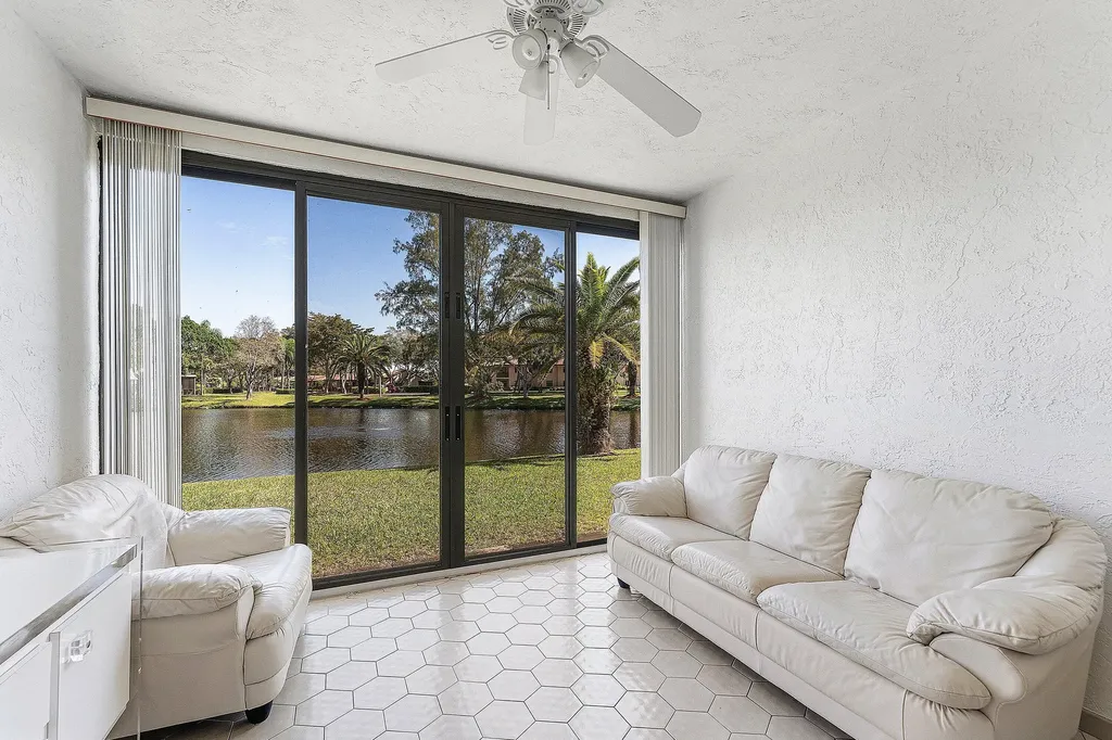 9283 Vista Del Lago Boca Raton FL 33428