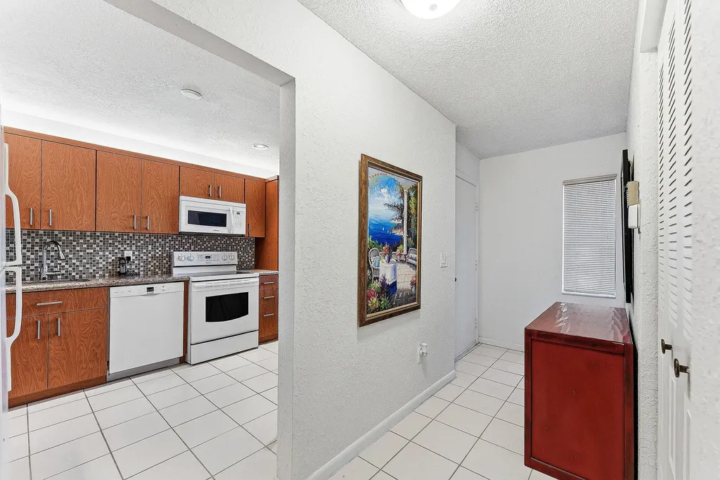 9283 Vista Del Lago Boca Raton FL 33428