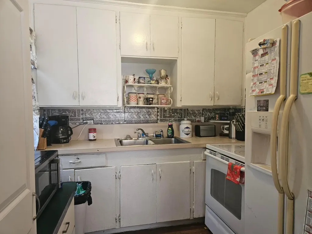 318 N Lakeside Court West Palm Beach FL 33407
