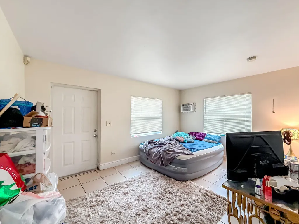 318 N Lakeside Court West Palm Beach FL 33407