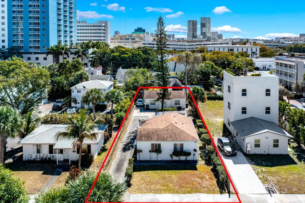 318 N Lakeside Court West Palm Beach FL 33407