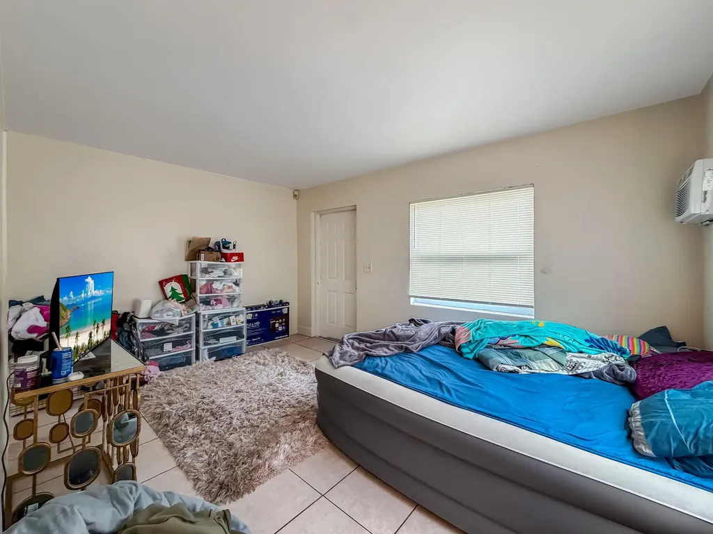 318 N Lakeside Court West Palm Beach FL 33407
