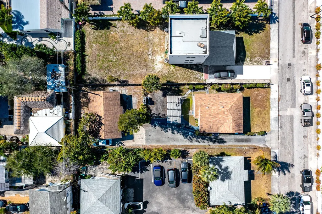 318 N Lakeside Court West Palm Beach FL 33407
