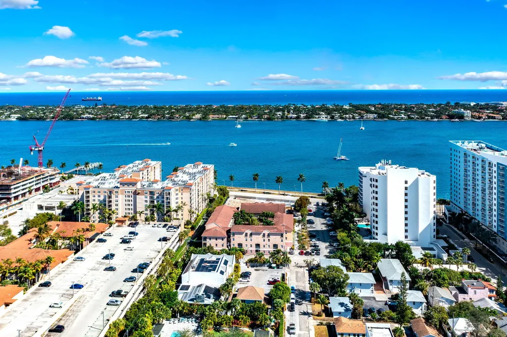 318 N Lakeside Court West Palm Beach FL 33407
