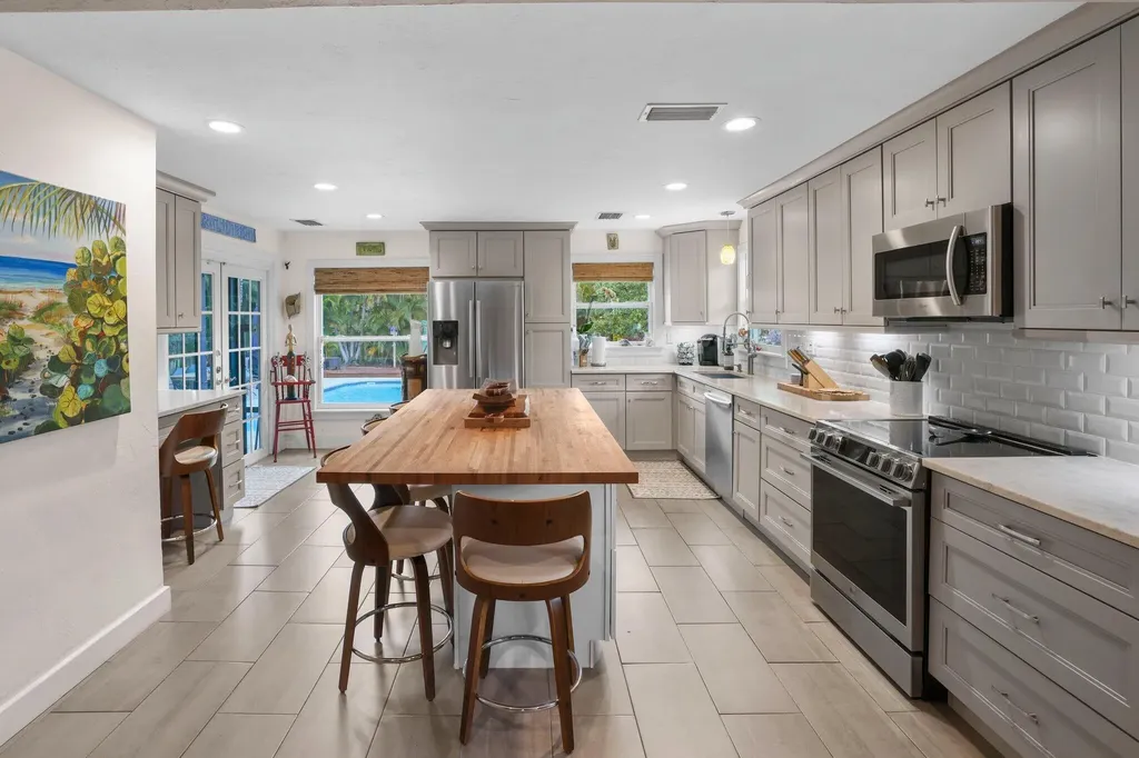 304 SE 4th Avenue Delray Beach FL 33483