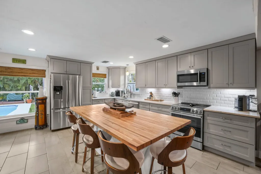 304 SE 4th Avenue Delray Beach FL 33483