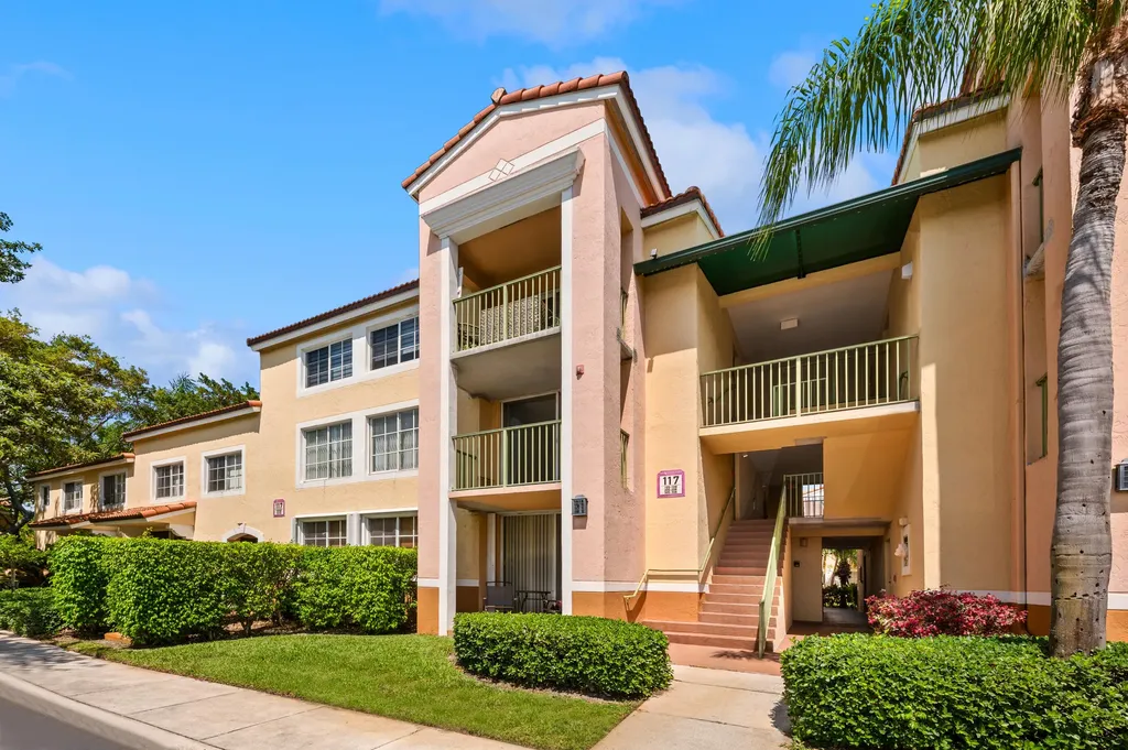 117 Yacht Club Way Hypoluxo FL 33462