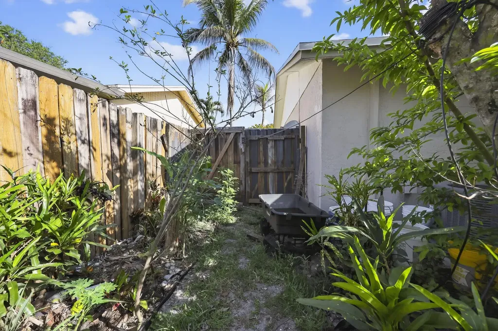 9522 Affirmed Lane Boca Raton FL 33496