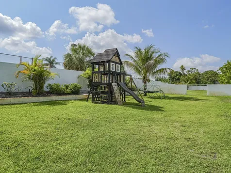 406 9th Court Vero Beach FL 32962