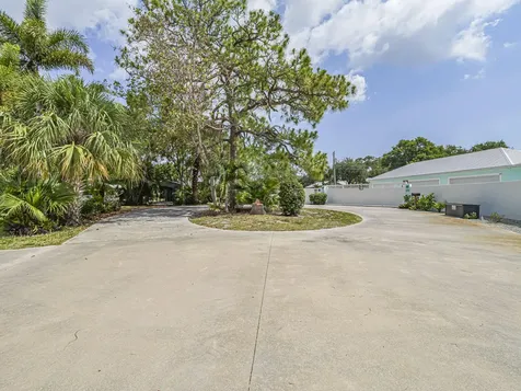 406 9th Court Vero Beach FL 32962