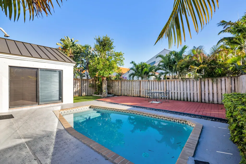 2690 Mikasa Drive Palm Beach Gardens FL 33410