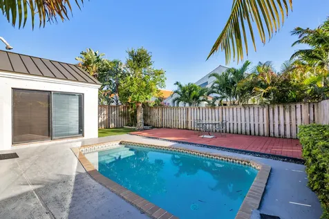 2690 Mikasa Drive Palm Beach Gardens FL 33410