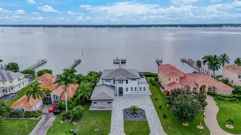 6390 River Club Court North Fort Myers FL 33917