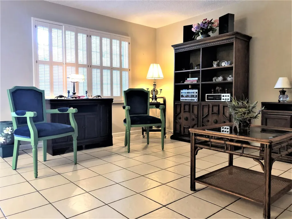 894 Flanders S Delray Beach FL 33484