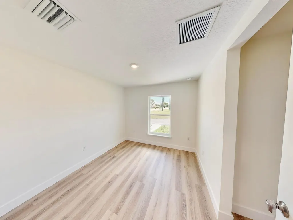 1795 N 16th Court Fort Pierce FL 34950