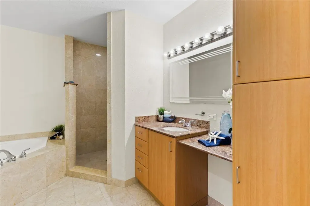 1620 Presidential Way West Palm Beach FL 33401