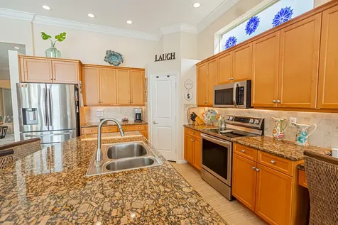 11421 SW Kingslake Circle Port St Lucie FL 34987