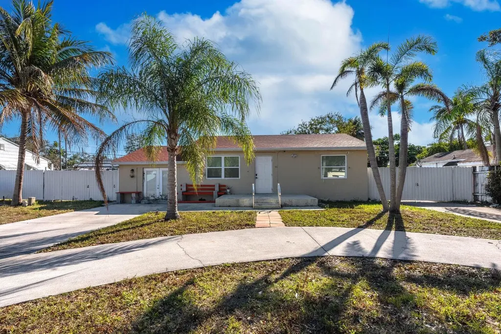 3914 Serubi Avenue Palm Springs FL 33461