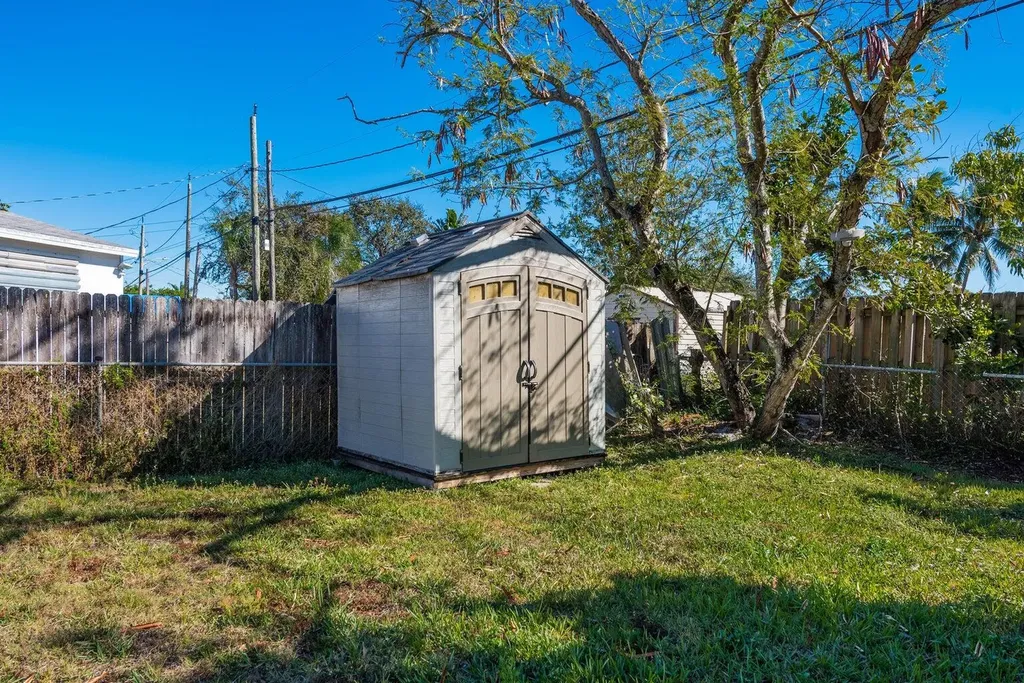 3914 Serubi Avenue Palm Springs FL 33461