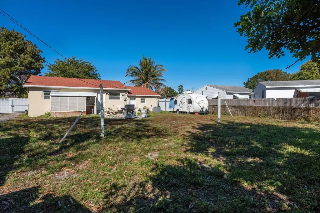 3914 Serubi Avenue Palm Springs FL 33461