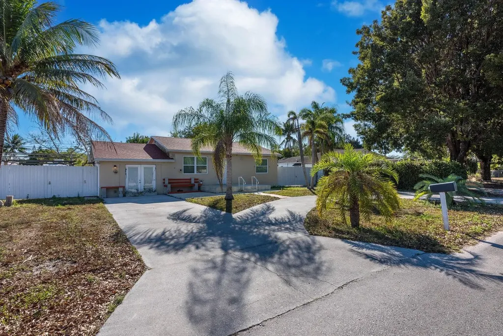 3914 Serubi Avenue Palm Springs FL 33461
