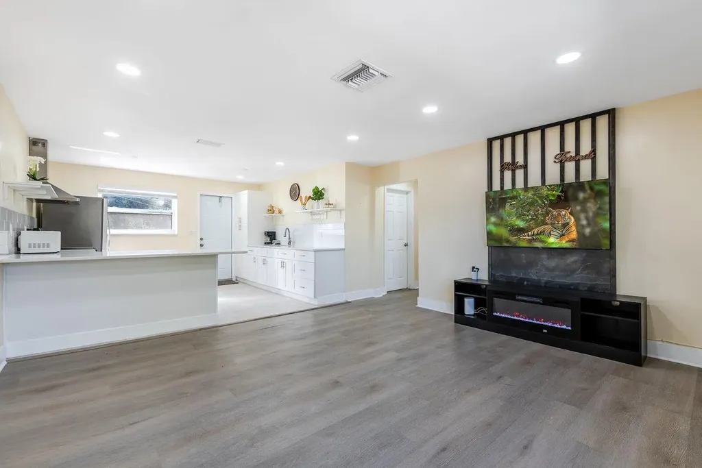 3914 Serubi Avenue Palm Springs FL 33461
