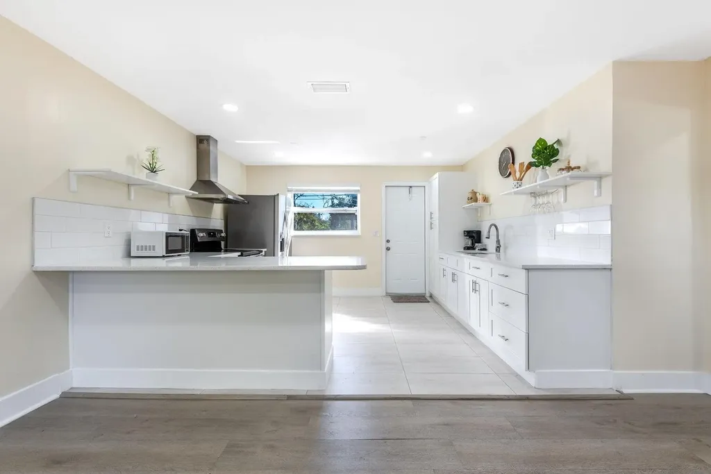 3914 Serubi Avenue Palm Springs FL 33461