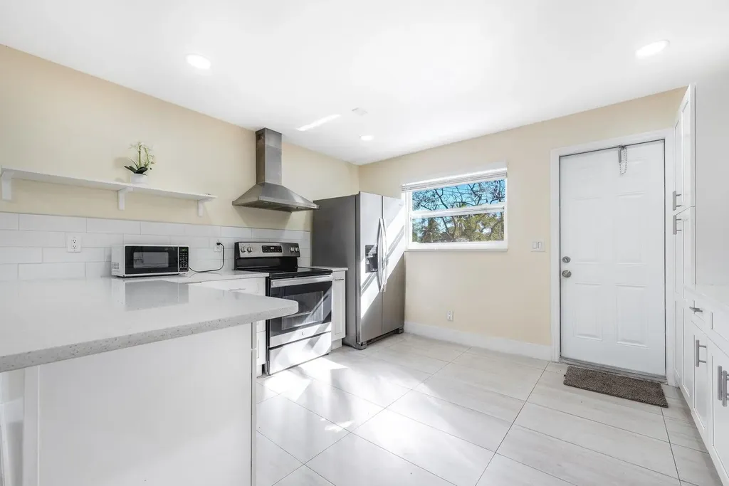 3914 Serubi Avenue Palm Springs FL 33461