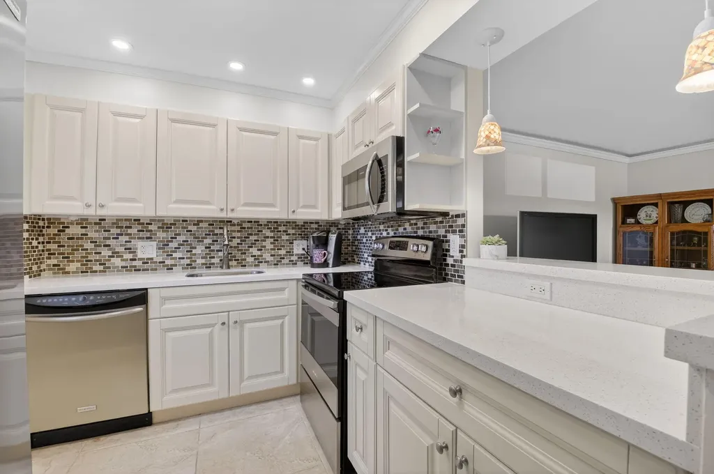 205 Flanders E Delray Beach FL 33484