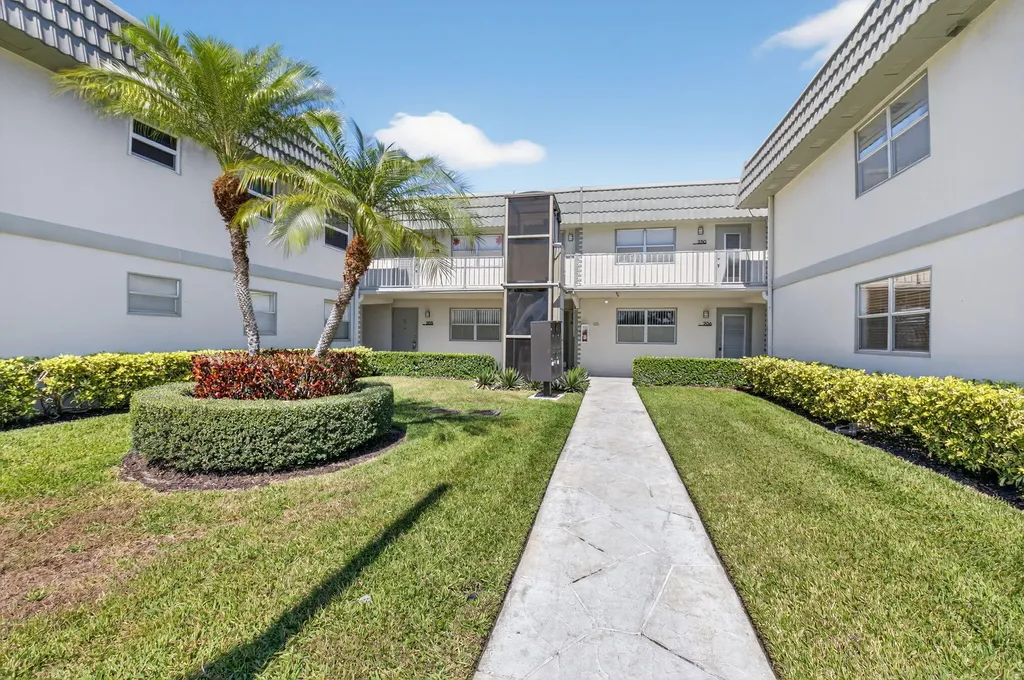 205 Flanders E Delray Beach FL 33484