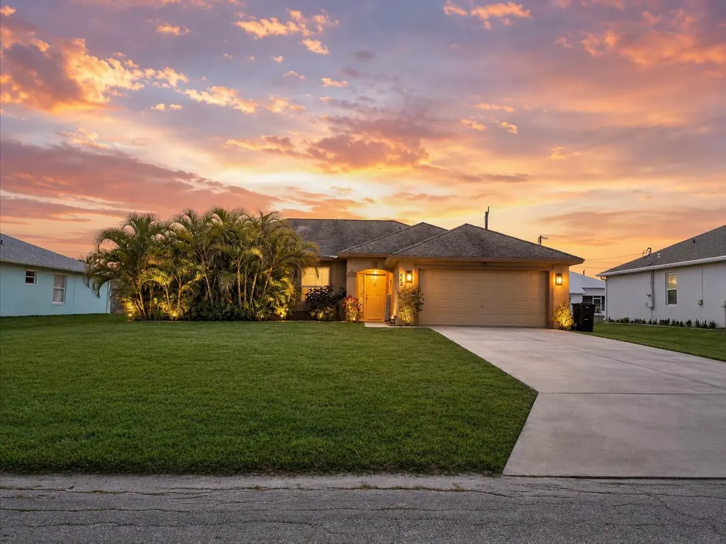 542 SW Prater Avenue Port St Lucie FL 34953