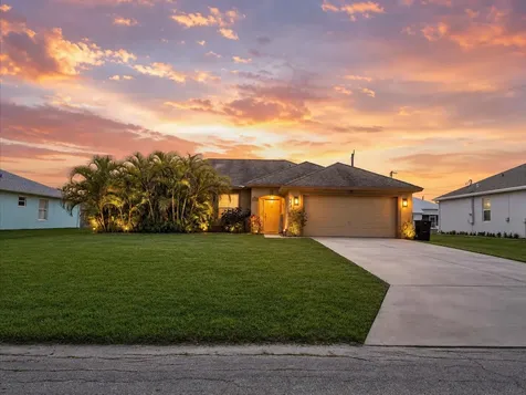 542 SW Prater Avenue Port St Lucie FL 34953