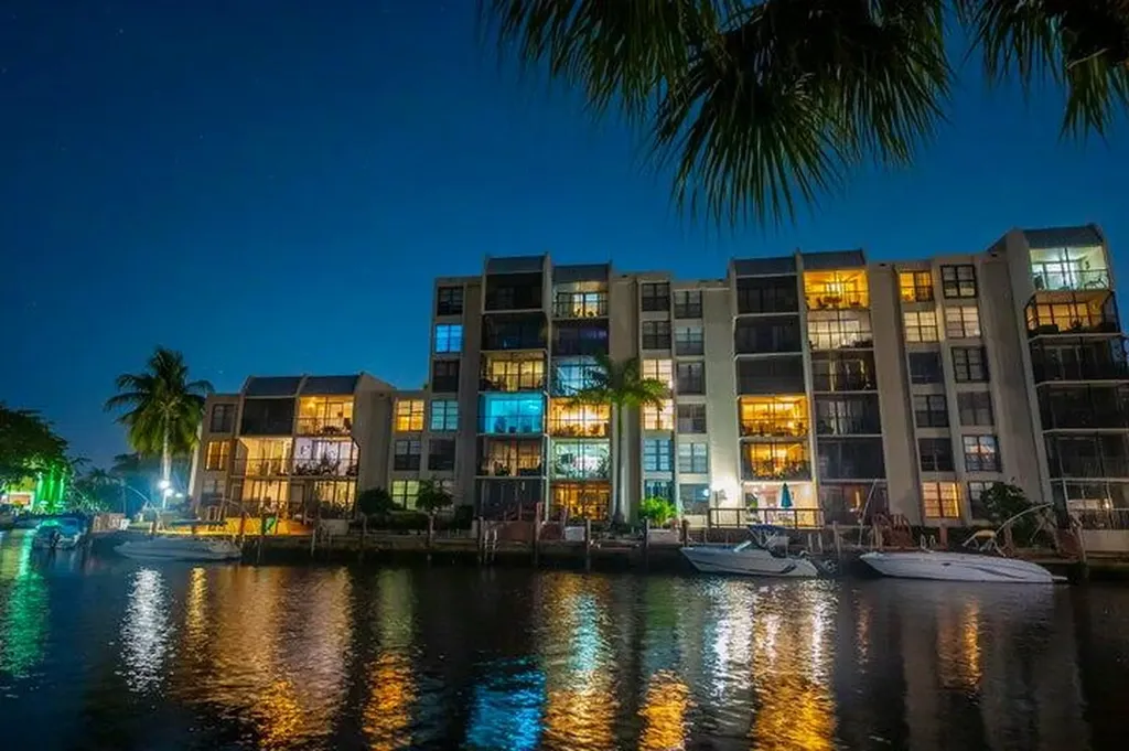 6 Royal Palm Way Boca Raton FL 33432