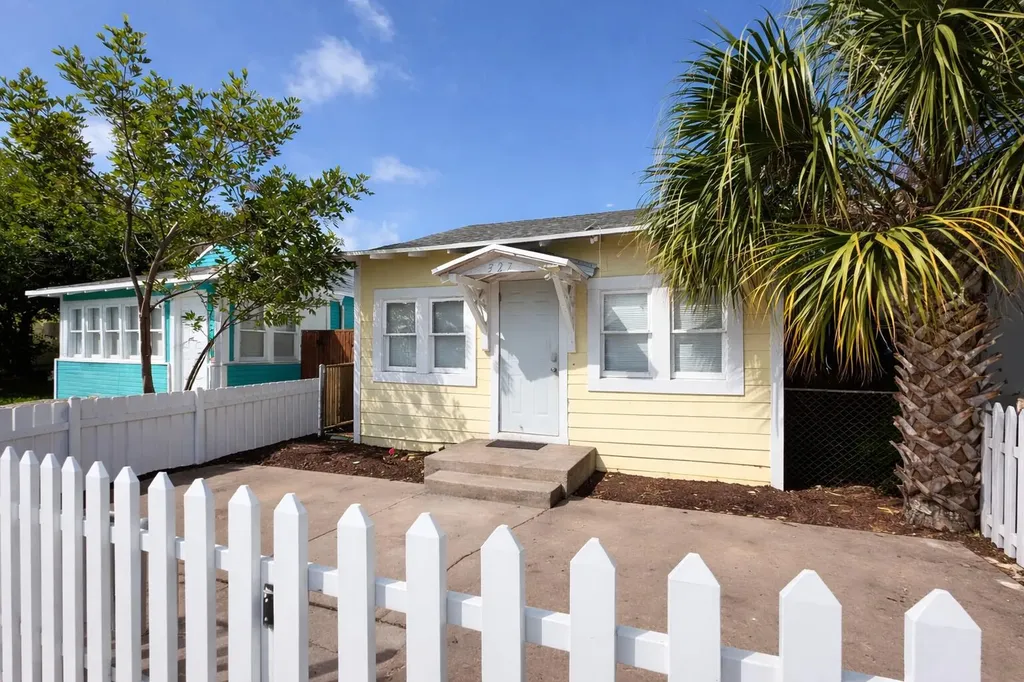 327 S L Street Lake Worth Beach FL 33460