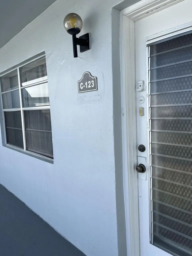 123 Normandy Delray Beach FL 33484