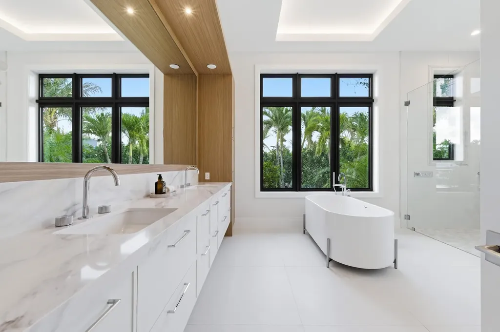 2442 Bay Circle Palm Beach Gardens FL 33410