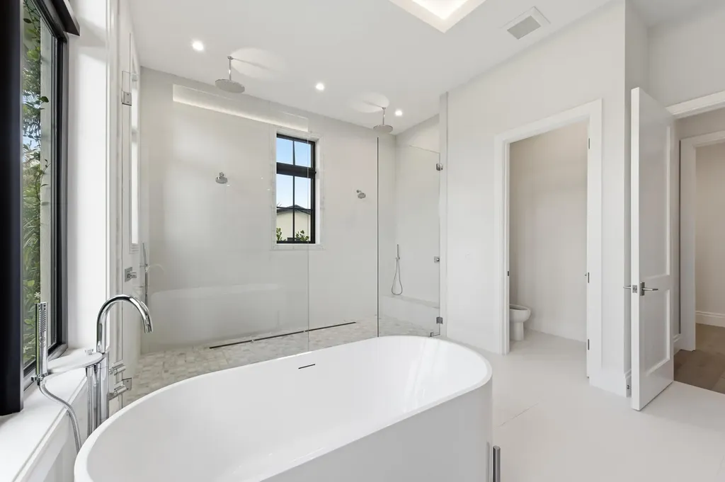 2442 Bay Circle Palm Beach Gardens FL 33410