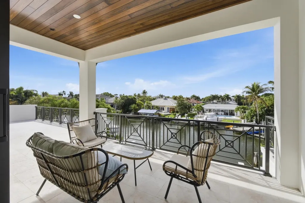 2442 Bay Circle Palm Beach Gardens FL 33410