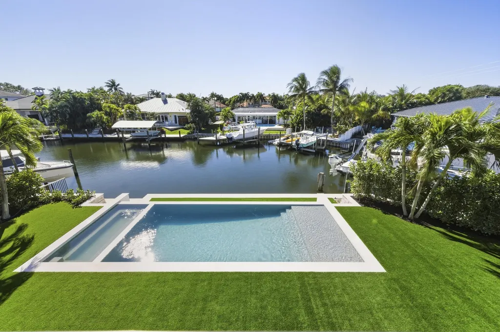 2442 Bay Circle Palm Beach Gardens FL 33410