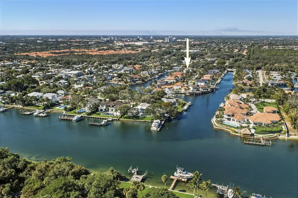 2442 Bay Circle Palm Beach Gardens FL 33410