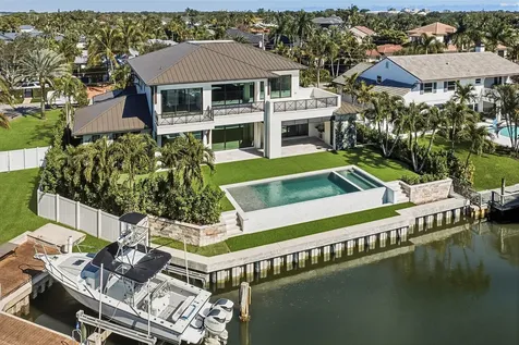 2442 Bay Circle Palm Beach Gardens FL 33410