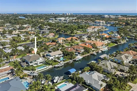 2442 Bay Circle Palm Beach Gardens FL 33410