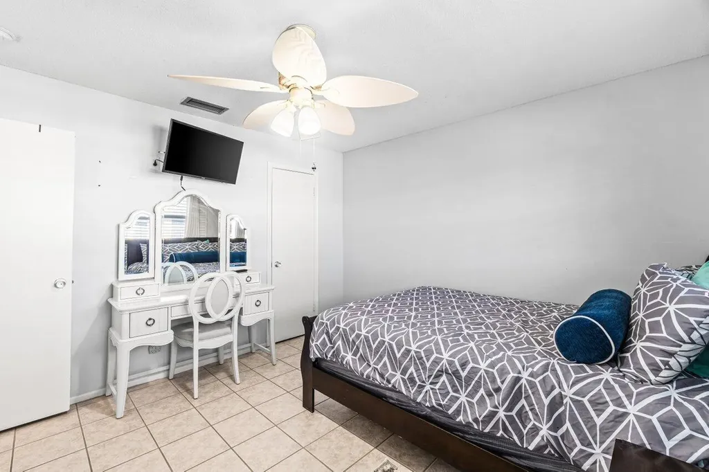 2121 NE 1st Court Boynton Beach FL 33435