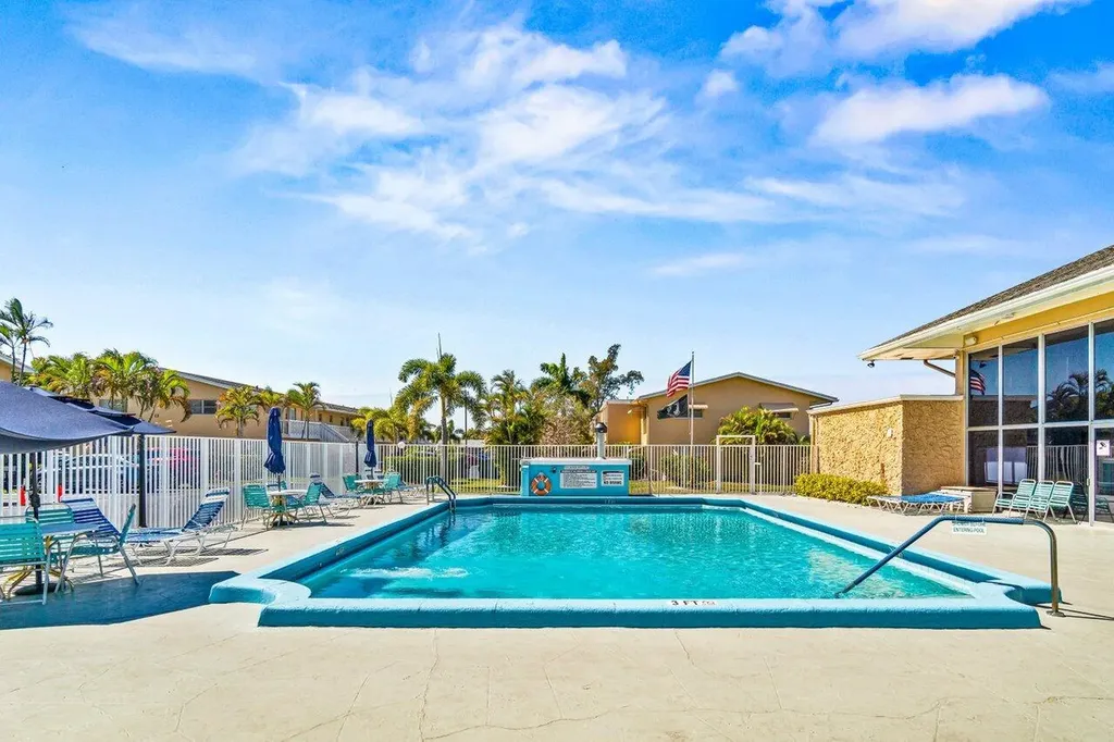 2121 NE 1st Court Boynton Beach FL 33435