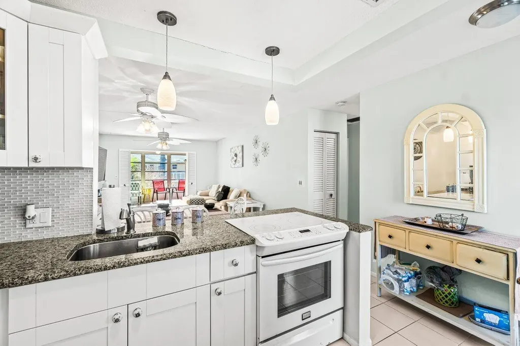 2121 NE 1st Court Boynton Beach FL 33435