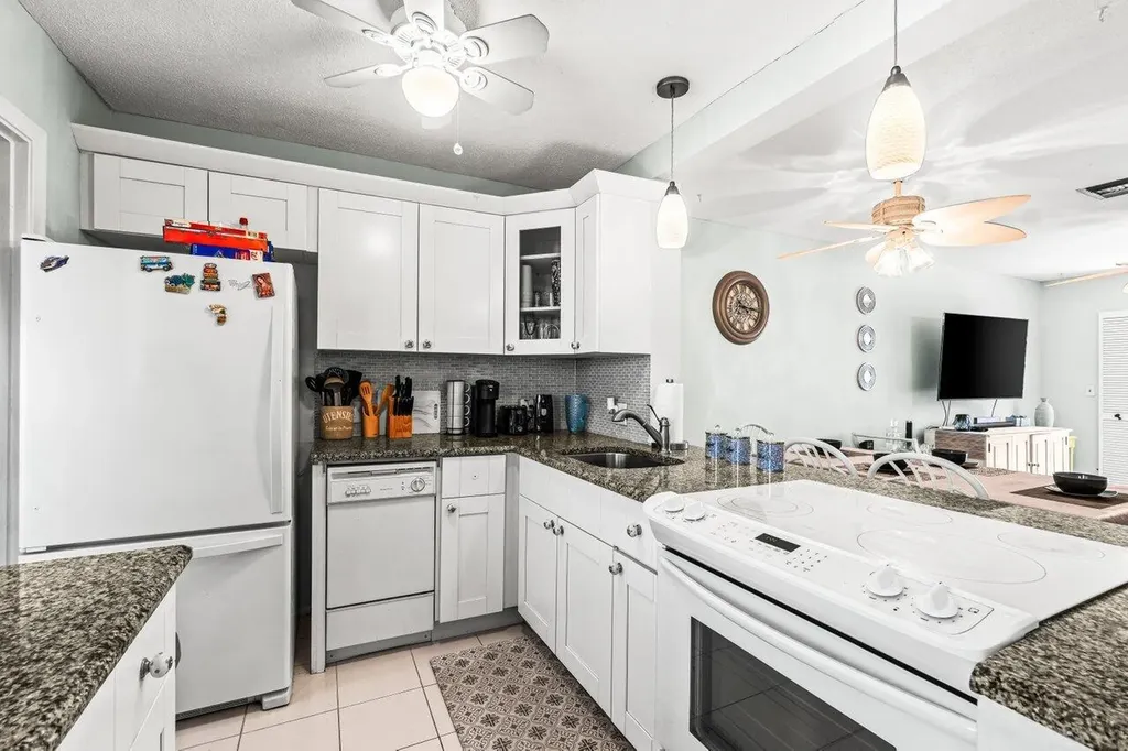 2121 NE 1st Court Boynton Beach FL 33435