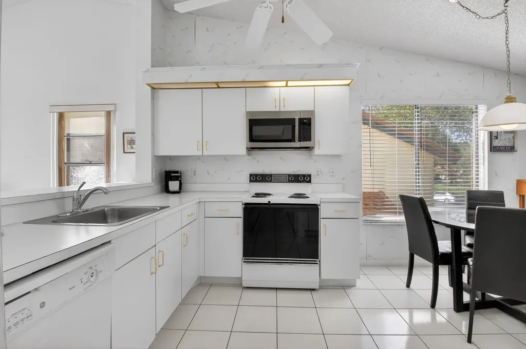 10279 N Circle Lake Drive Boynton Beach FL 33437