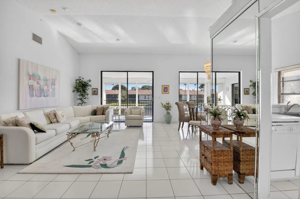 10279 N Circle Lake Drive Boynton Beach FL 33437