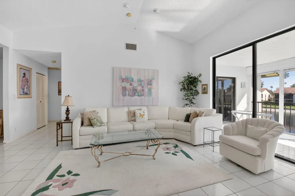 10279 N Circle Lake Drive Boynton Beach FL 33437